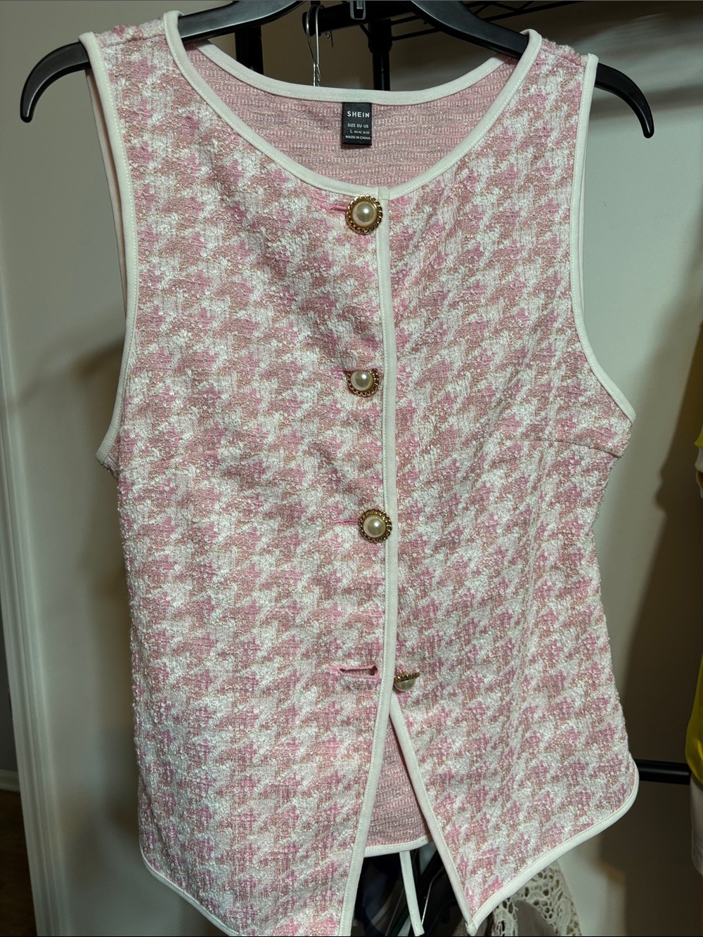 SHEIN Pink & White Houndstooth Pearl-Button Sleeveless Tank